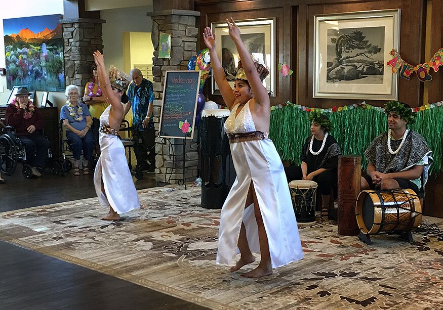 paintbrush-assisted-living-luau-blog-03